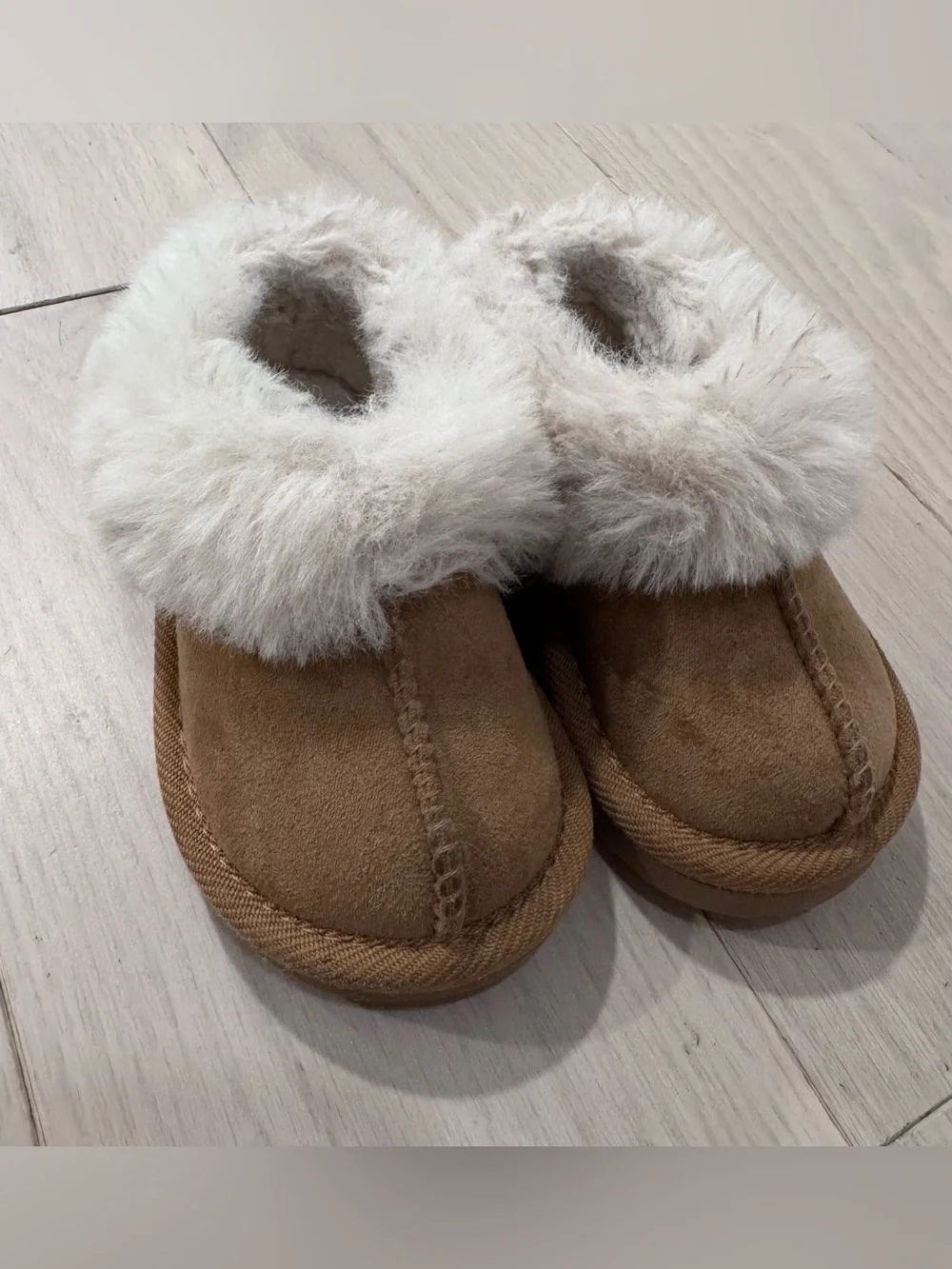 Cozy Faux-Shearling Kids Slippers in Tan with Cream Cuff